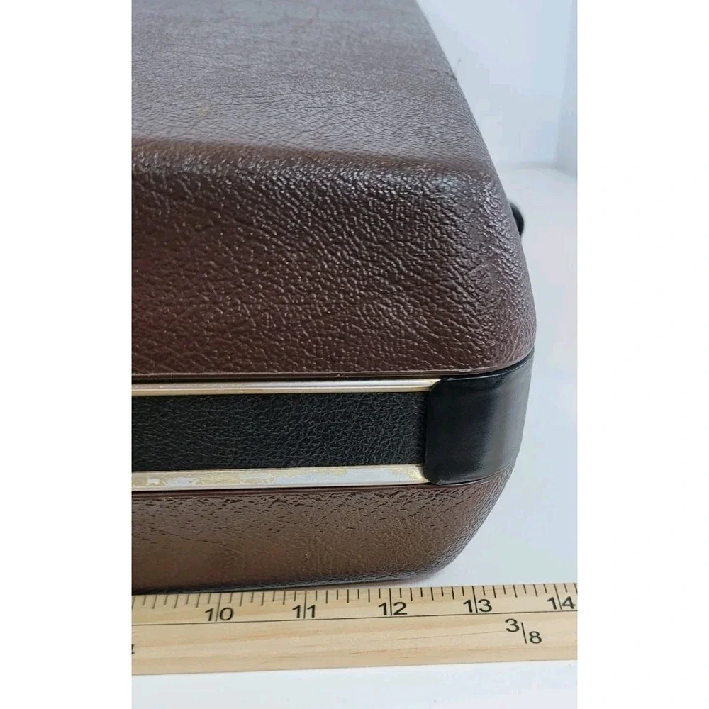 Vintage Samsonite Survivor Classic IV Brown Hard Shell Brief Case No keys